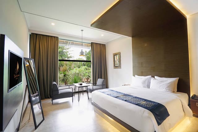 Grand Deluxe Queen Room