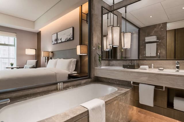 KING ACCESSIBLE ROOM