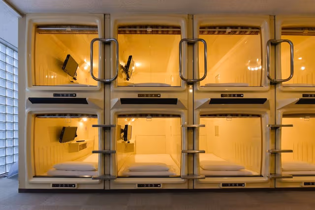 Room, Men only, Shared Bathroom (Capsule, No Tattoo allowed)