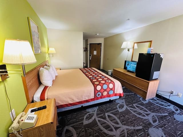 Deluxe Room, 1 King Bed