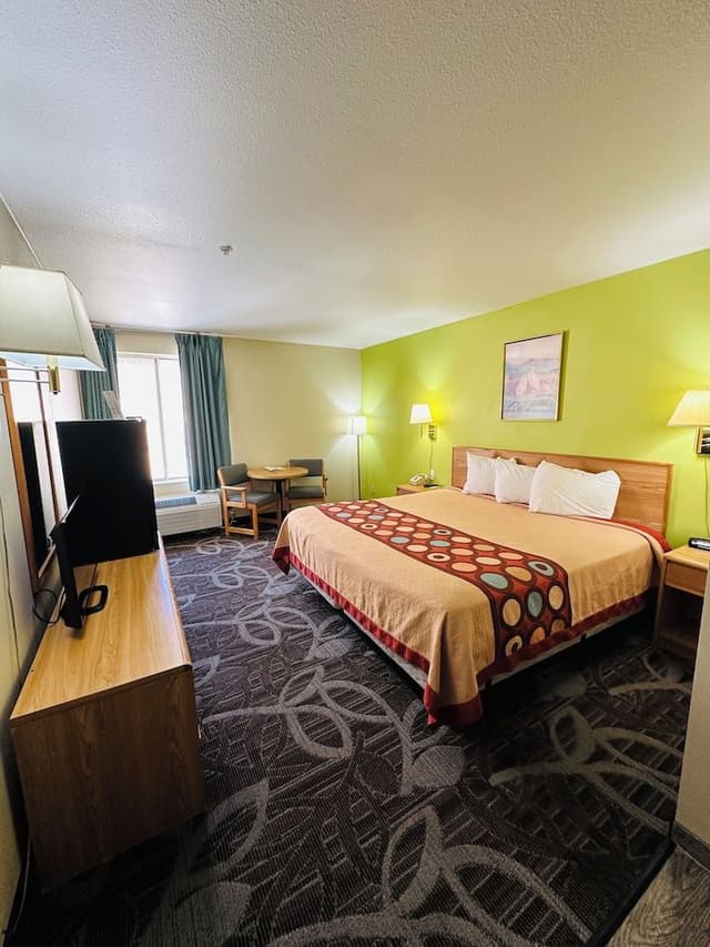 Deluxe Room, 1 King Bed