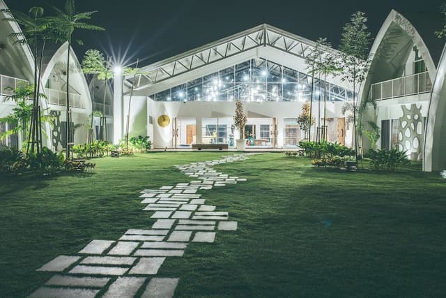 Dash Studio Super King (Garden View)