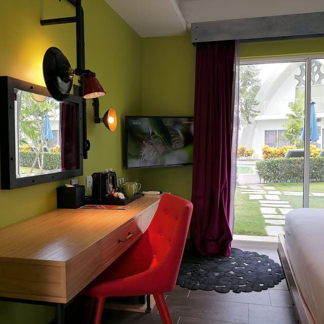 Dash Studio Super King (Pool View)