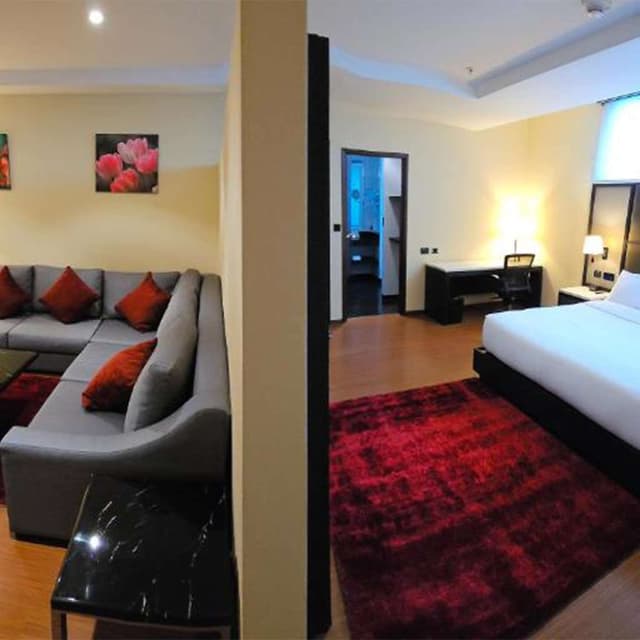 1 KING BED 1 BEDROOM SUITE