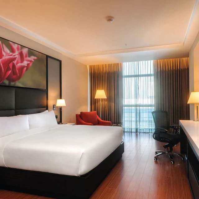 1 KING BED