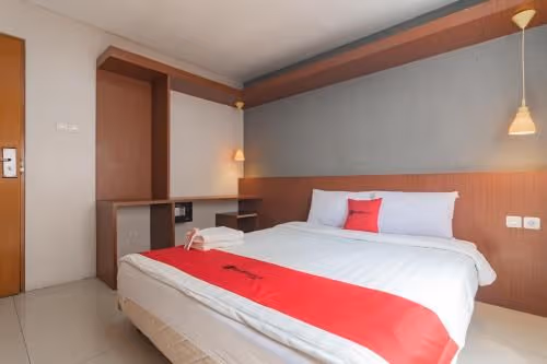 RedDoorz Room