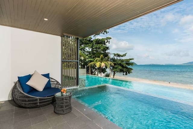 Private Pool Beach Front