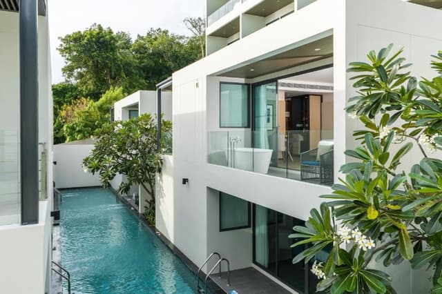 Deluxe Pool View