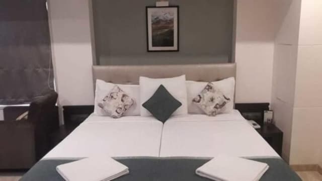 Superior room with Hi - Tea (Master Queen bed is subject to availability)