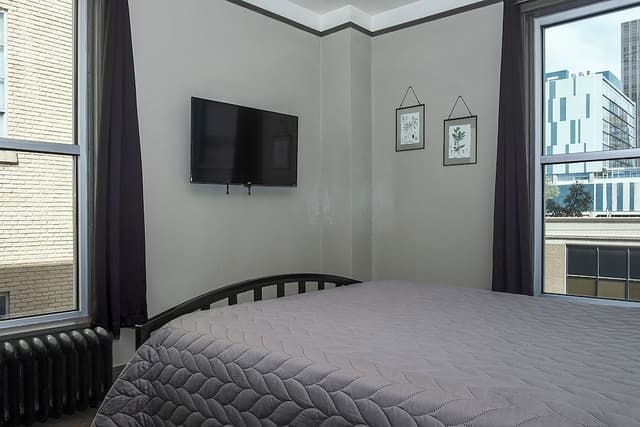 Private Room w/Full Bed & Private Ensuite Bathroom