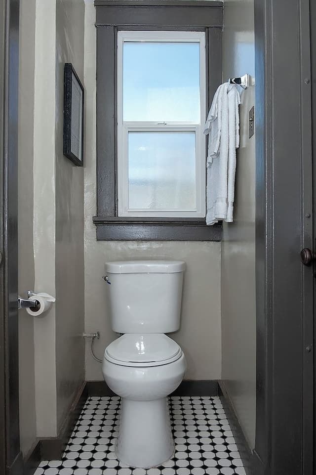 Private Room w/Full Bed & Private Ensuite Bathroom