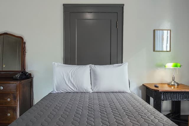 Hostel Room Full Bed w/Shared Bathroom in Hallway