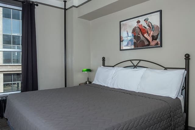 Private Room w/King Bed & Private Ensuite Bathroom