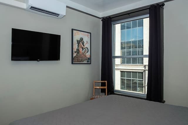 Private Room w/King Bed & Private Ensuite Bathroom