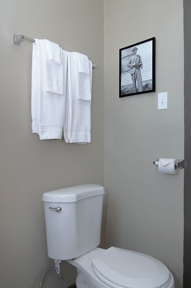 Hostel Room Full Bed w/Shared Bathroom in Hallway