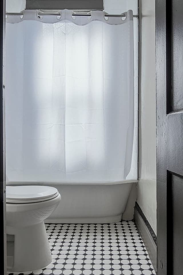 Hostel Room Full Bed w/Shared Bathroom in Hallway