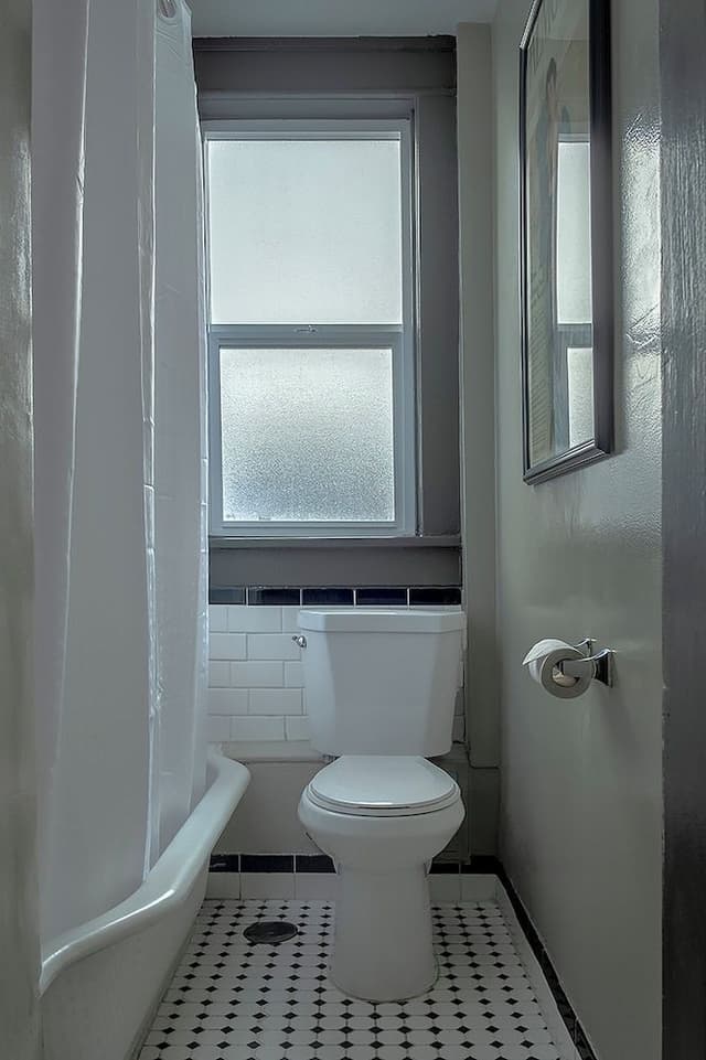 Hostel Room Full Bed w/Shared Bathroom in Hallway