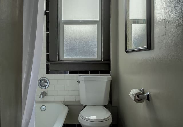 Hostel Room Full Bed w/Shared Bathroom in Hallway