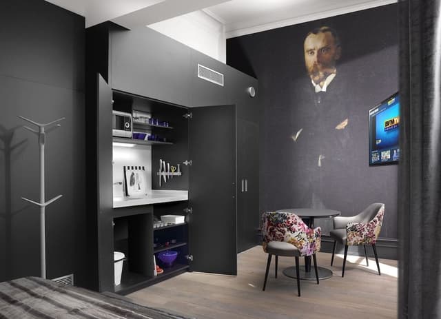 Deluxe Studio