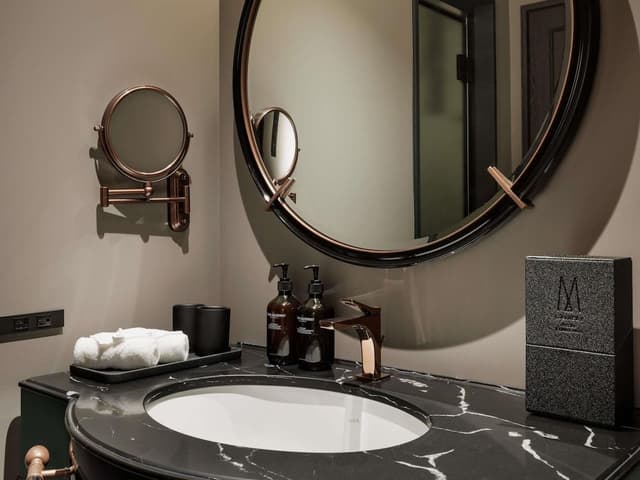 Executive Room, 1 King Bed (Superior)
