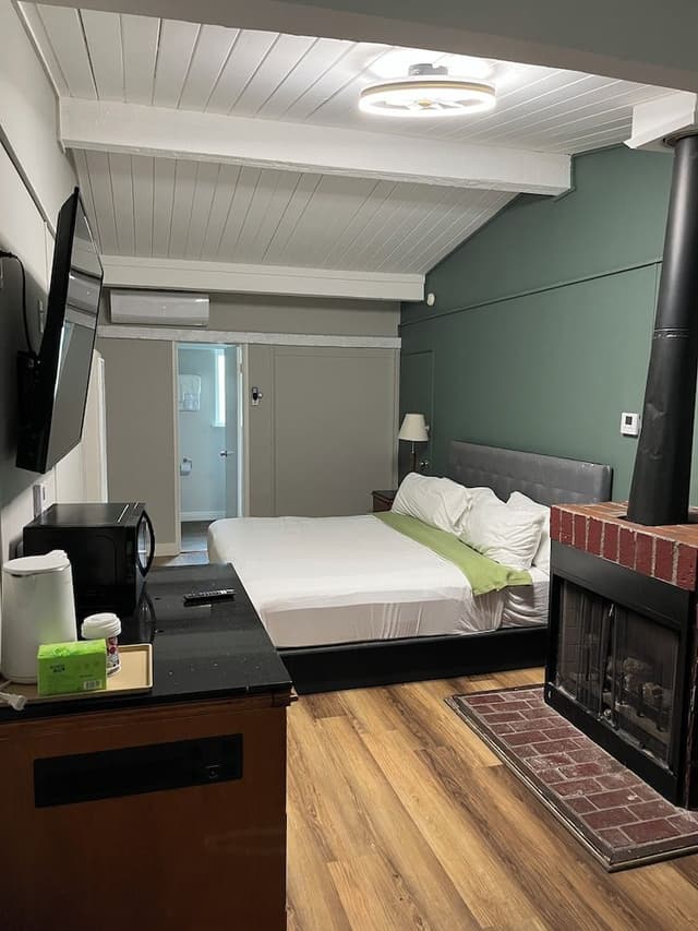 Classic Single Room