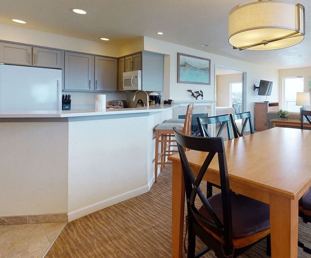 Deluxe Condo, 3 Bedrooms