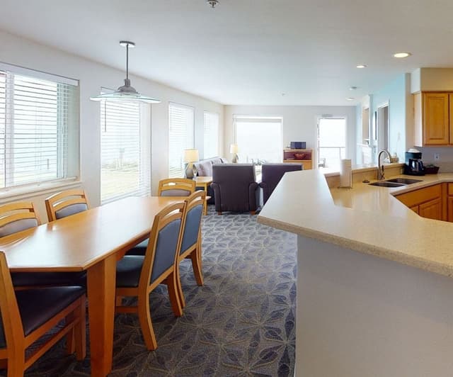 Deluxe Condo, 3 Bedrooms