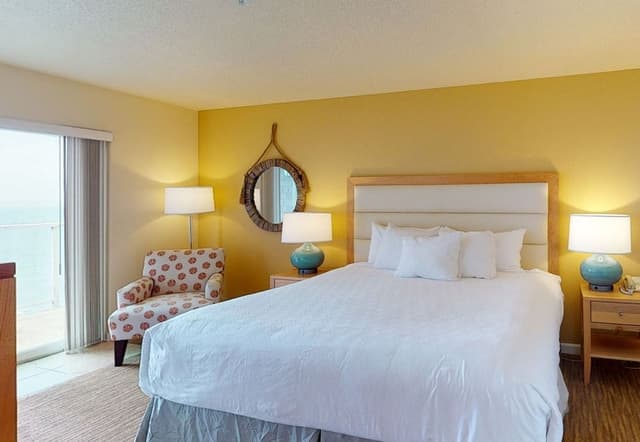 Deluxe Condo, 3 Bedrooms