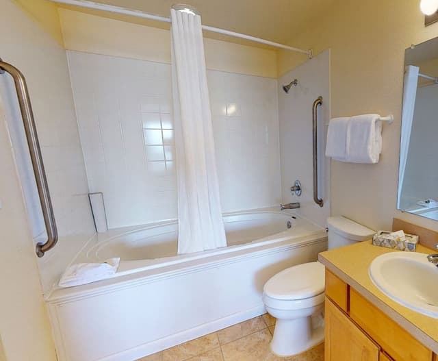 Deluxe Condo, 3 Bedrooms
