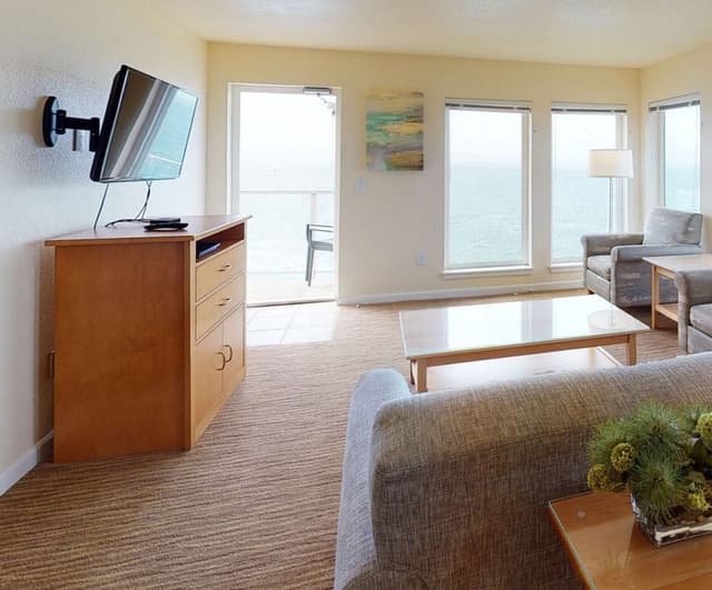 Deluxe Condo, 3 Bedrooms