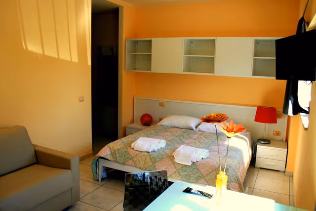 Family Room, Kitchenette, Garden View
