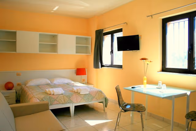 Family Room, Kitchenette, Garden View