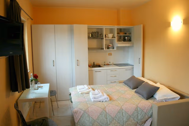Family Room, Kitchenette, Garden View