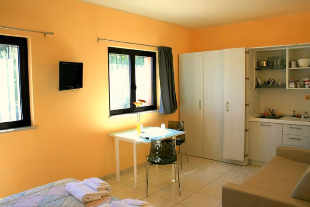 Family Room, Kitchenette, Garden View