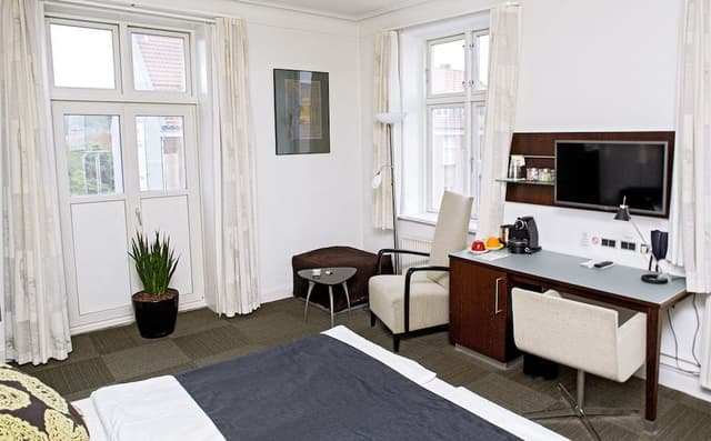 Standard Room, 1 King Bed