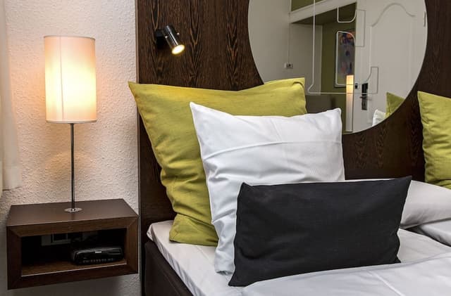 Business Room (4 persons)