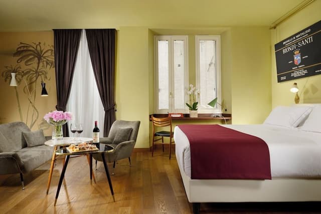 Suite, Balcony