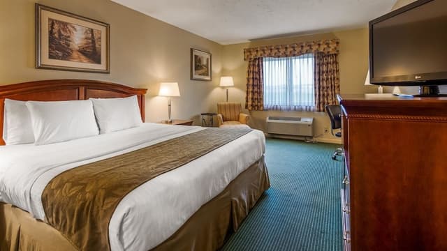 Standard Room, 1 King Bed, Accessible, Bathtub