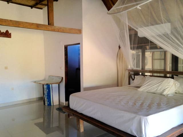 Bungalow, Garden View