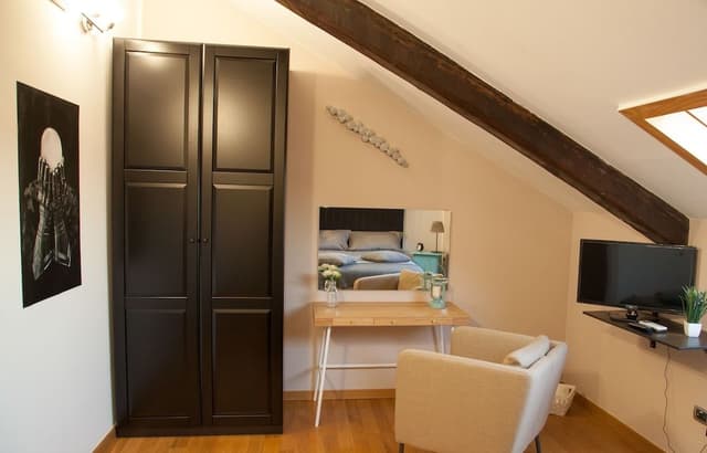 Classic Twin Room, 2 Twin Beds, Shared Bathroom