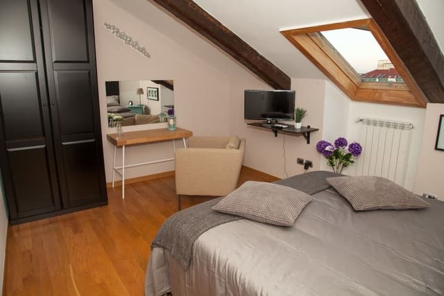 Classic Twin Room, 2 Twin Beds, Shared Bathroom