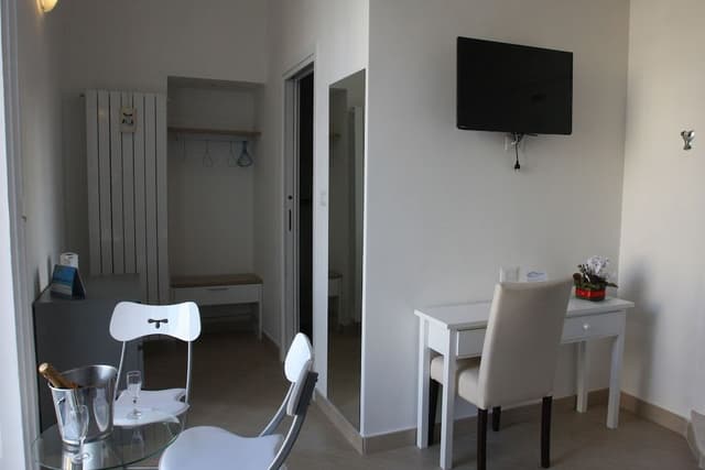 Deluxe Double Room, 1 Queen Bed, Non Smoking, Partial Sea View