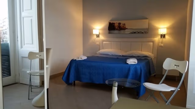 Deluxe Double Room, 1 Queen Bed, Non Smoking, Partial Sea View