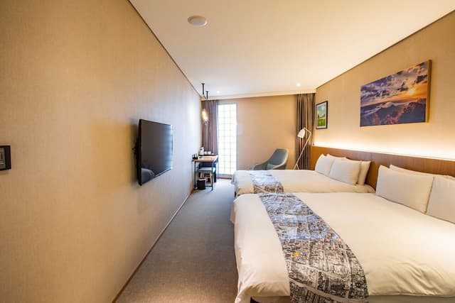 Quadruple Room, 2 Double Beds, No Windows