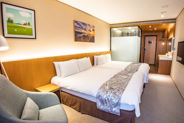 Quadruple Room, 2 Double Beds, No Windows