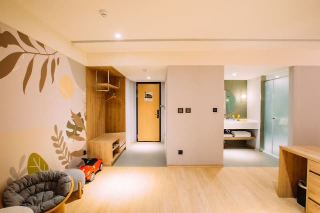 Superior Quadruple Room, 2 Double Beds, Bathtub