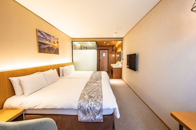 Quadruple Room, 2 Double Beds, No Windows
