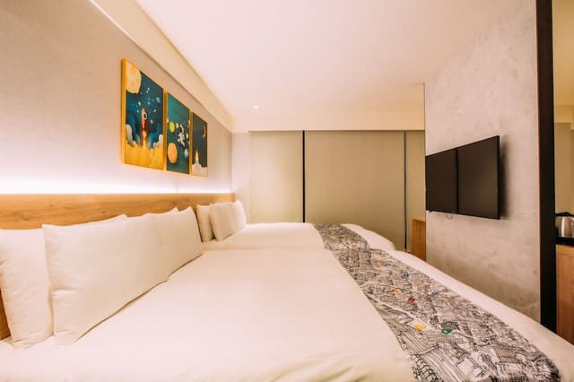 Superior Quadruple Room, 2 Double Beds, Bathtub