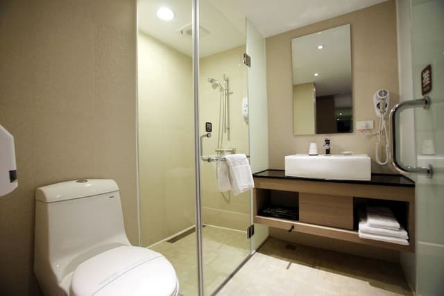 Luxurious Room (Random Design)