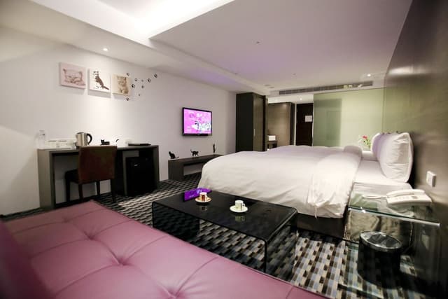 Luxurious Room (Random Design)